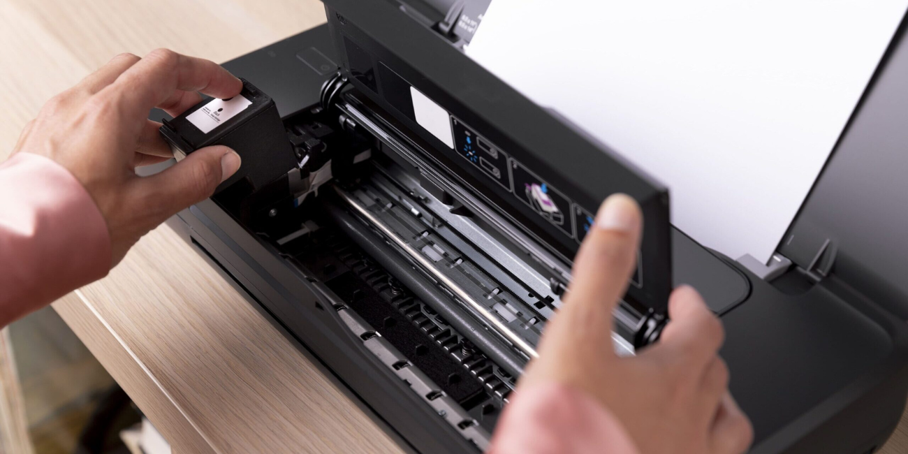 Printer Macet Saat Deadline? Ini 5 Cara Mengatasi Tinta Tidak Keluar!