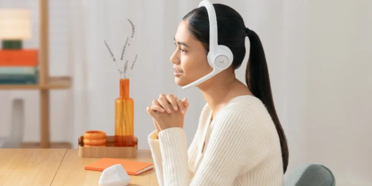 Logitech Zone 300: Headset Bluetooth Nirkabel Impian yang Nyaman Digunakan Seharian