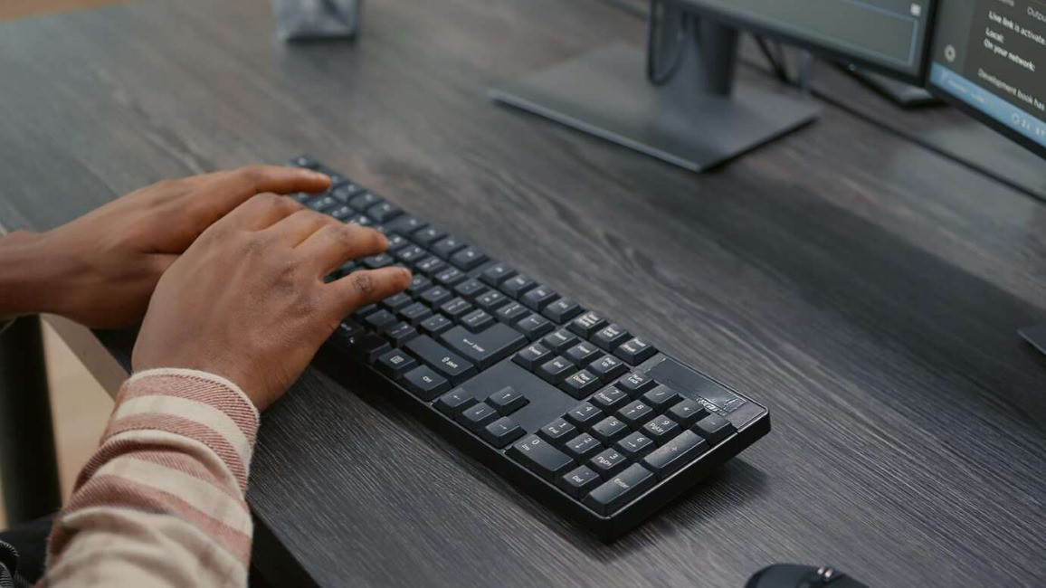 5 Rekomendasi Keyboard untuk Kantor Terbaik: Senyap, Tahan Lama, dan Presisi