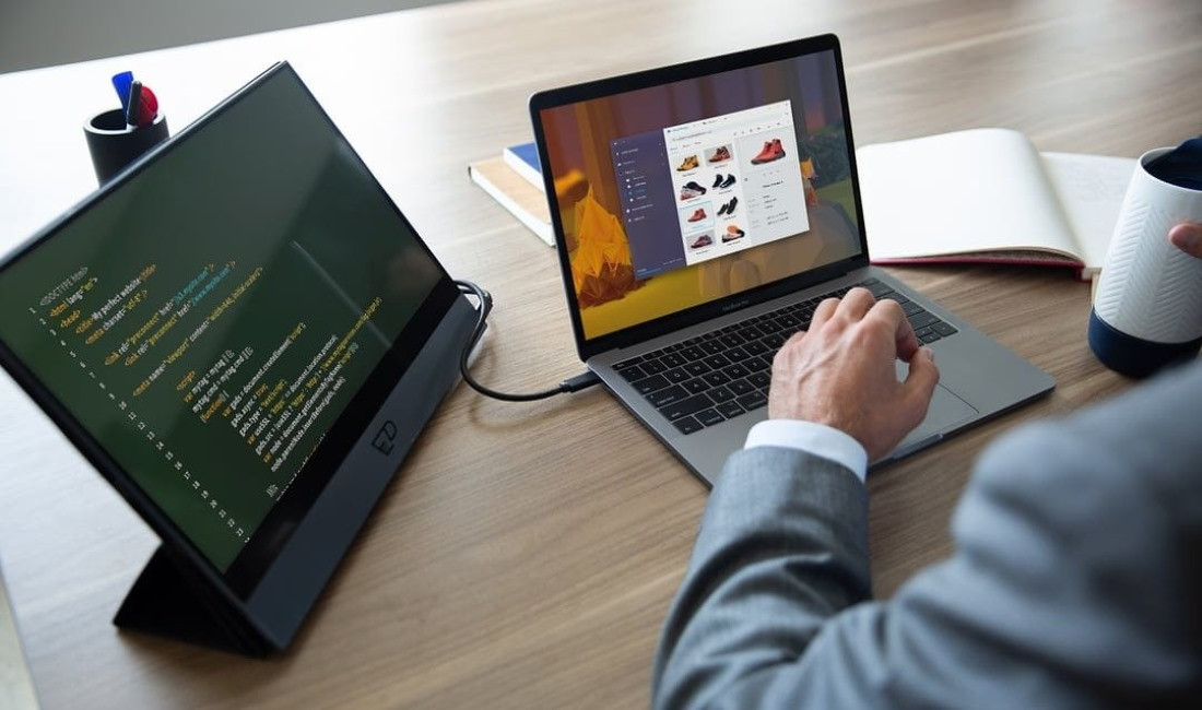 Keuntungan dan Kekurangan Monitor Portable: Sahabat Baru Pekerja Mobilitas Tinggi