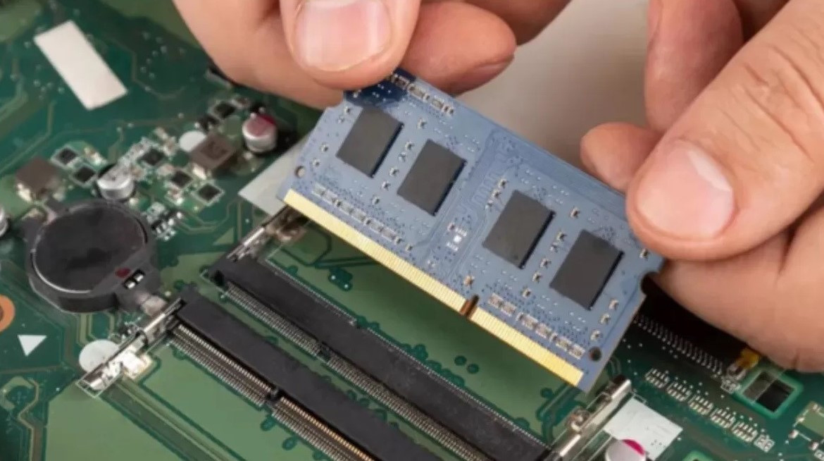 Cara Upgrade RAM Laptop Sendiri, Mudah Banget! Nggak Perlu ke Tukang Servis