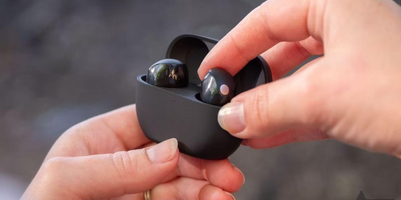 7 Tips Jitu Membersihkan Earphone TWS, Hindari Kesalahan Fatal yang Bikin Rusak!