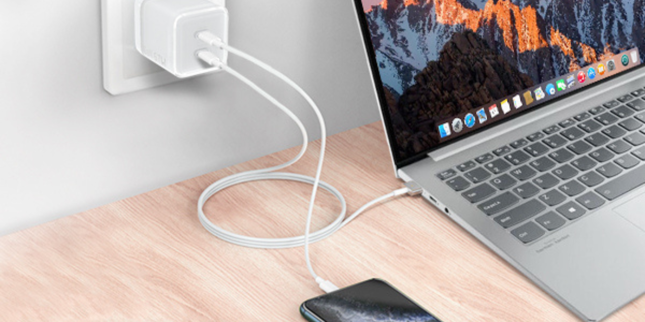 PC dan Smartphone Sering Panas Saat Di-Cas? Ini Tips Jitu Memilih Charger yang Tepat!