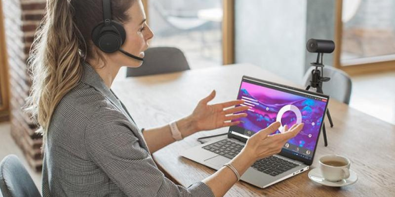 Layar Gelap Saat Zoom Meeting? Begini 5 Tips Pencahayaan Webcam yang Wajib Diketahui