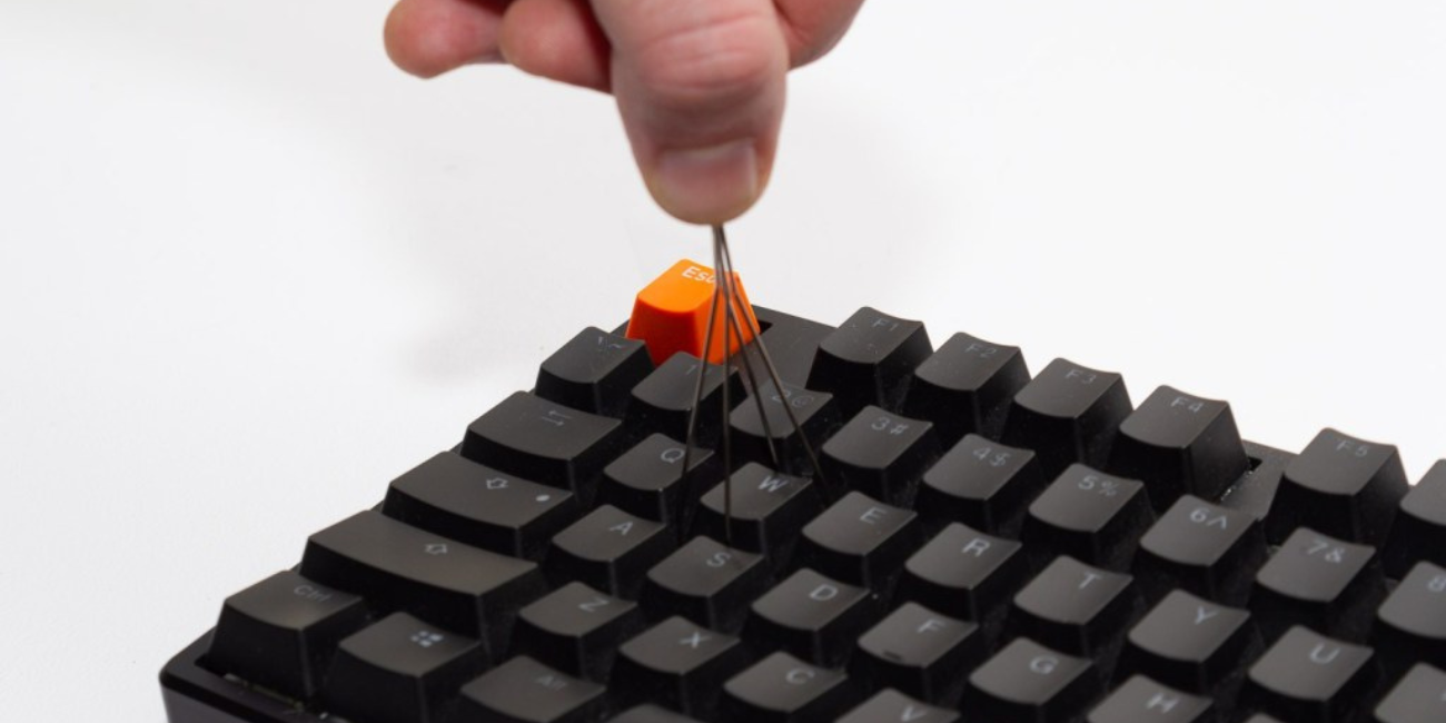 Bosan Tampilan Polos? Ini Tips Kombinasi Keycaps Rainbow Biar Setup PC Makin Estetik!