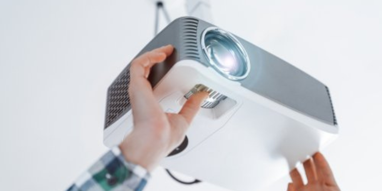 Bukan Cuma Nonton, Ini 5 Trik Rahasia Kalibrasi Proyektor untuk Akurasi Warna Maksimal