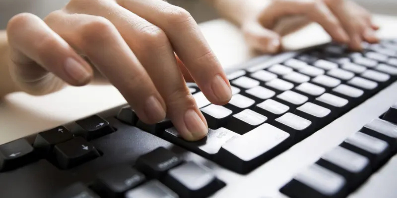 5 Tips Jitu Mengatasi Keyboard Laptop Mengetik Sendiri, Cukup Lakukan Ini!