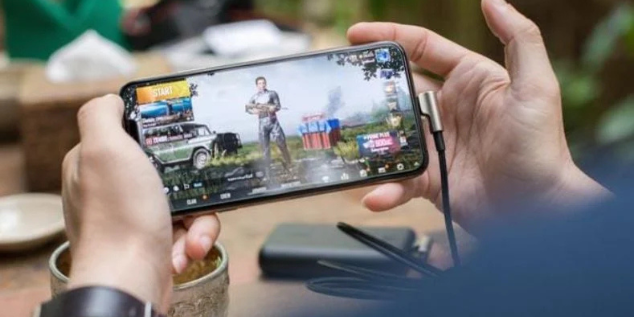 Main Game Sambil Ngecas, Aman atau Bahaya untuk HP? Ini Fakta Sebenarnya