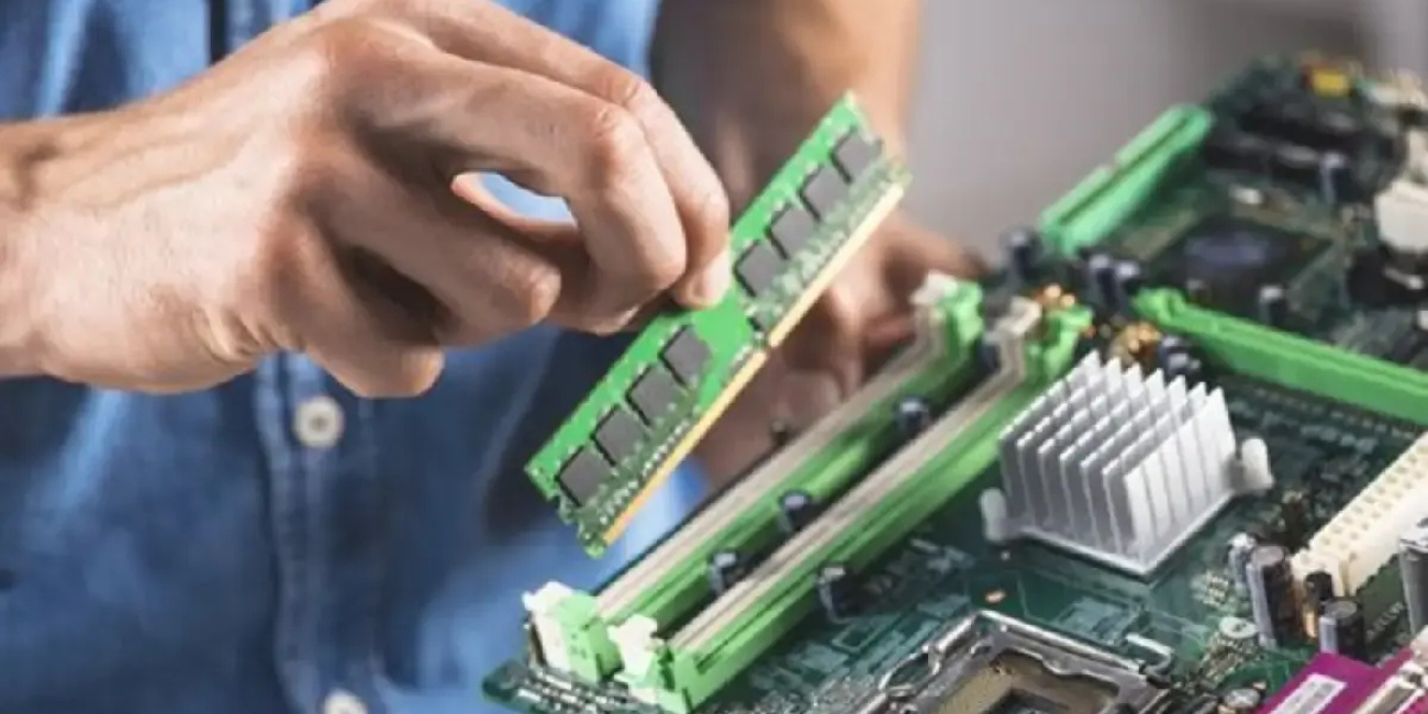 Kenali 3 Ciri RAM Tidak Terpasang Benar di Motherboard, Jangan Sampai PC Error!