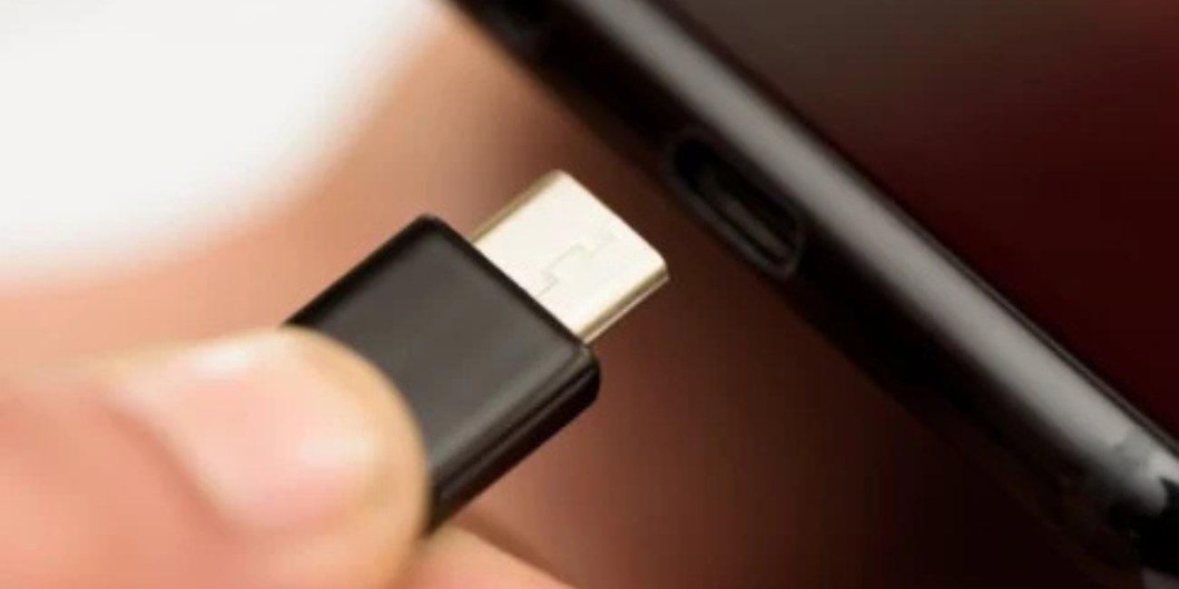 Port Charger Type-C Macet? Ini Dia Rahasia Bersih-bersih yang Sering Diabaikan!